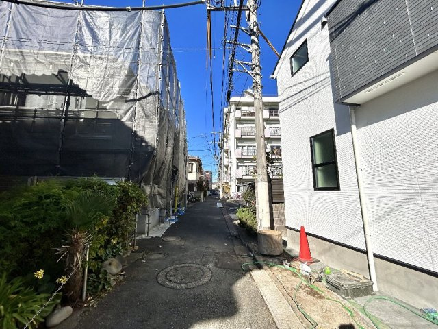 中野区沼袋２丁目　新築一戸建　西武新宿線　沼袋の前面道路含む現地写真