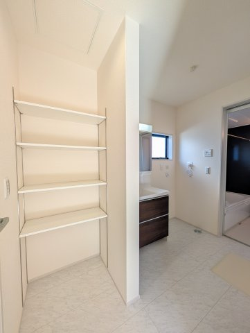 【独立洗面台】 | リーブルガーデン.S高崎市第5寺尾町ー② | リネン収納付き！