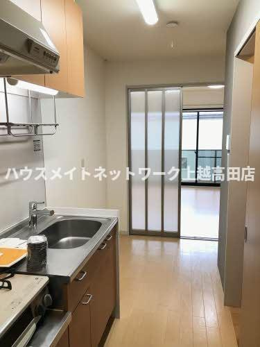 サンパレスのキッチン|キッチン前