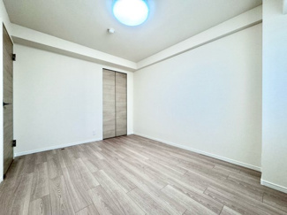 【洋室】 | ユニライフ宇治木幡 | 【洋室4.2帖】食器洗浄乾燥機や浴室暖房乾燥機など生活に便利な設備が充実しています。