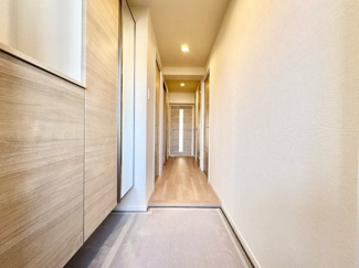 【玄関】 | ユニライフ宇治木幡 | 【玄関】一度、実際にご覧になってみませんか？暮らしやすい周辺環境も含め、スタッフがご案内いたします。