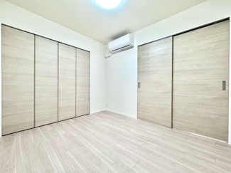 【洋室】 | ユニライフ宇治木幡 | 5帖のお部屋はLDKと隣接しているので、小さなお子さまの遊びスペースとしてもお使いいただけます。