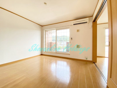 【居間・リビング】 | マリソル佐島 | 南向きの明るい室内♪ゆったり暮らせる11.9帖のリビング