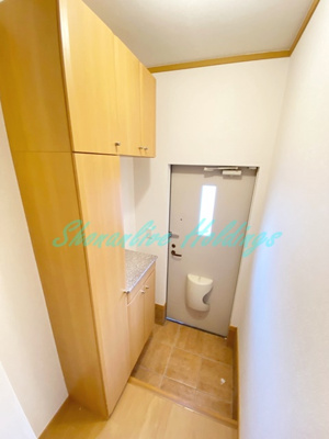 【玄関】 | マリソル佐島 | 収納豊富な玄関