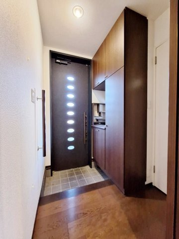 日野南１丁目ヘーベルハウスの玄関