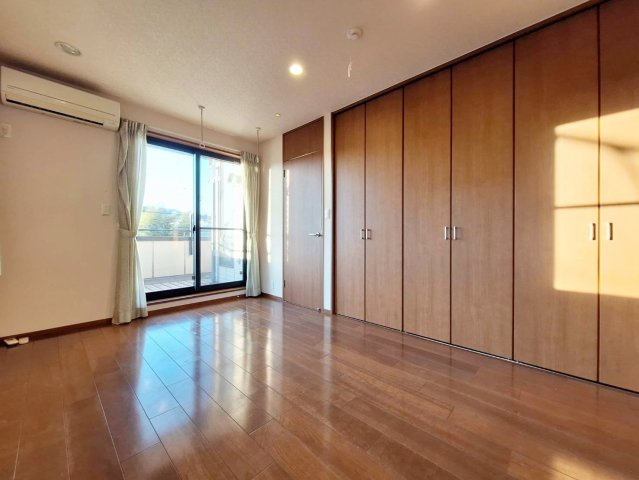 日野南１丁目ヘーベルハウスの洋室