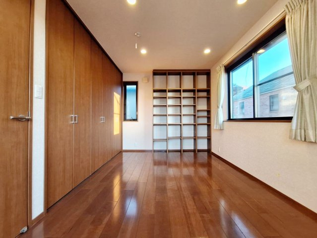 日野南１丁目ヘーベルハウスの洋室