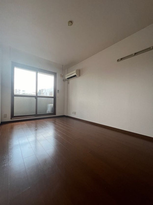 【居間・リビング】 | キューベックス・ワイズ | 7.8帖のきれいな洋室。