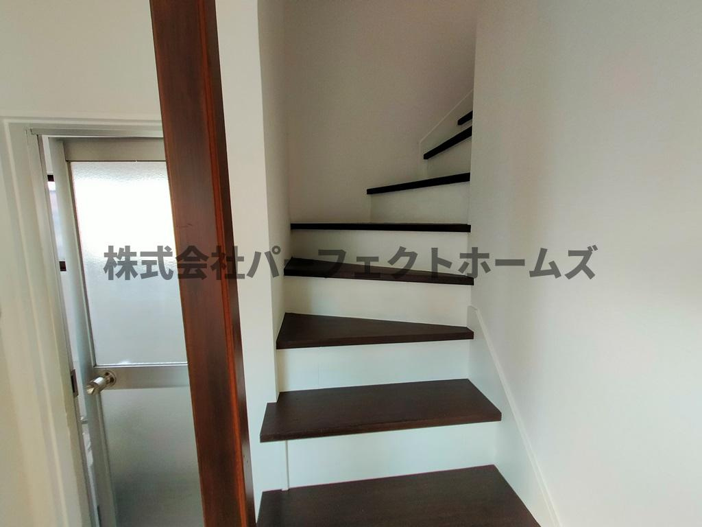 田井町戸建　賃貸の内装|明るい室内です