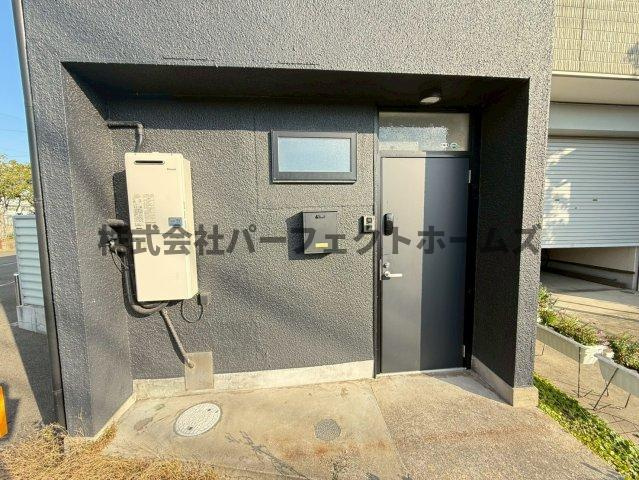 田井町戸建　賃貸のエントランス|ゆとりのあるエントランスです
