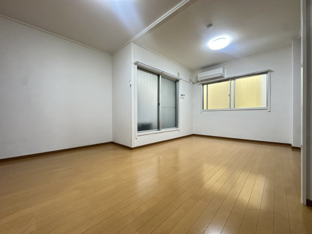 山之内サンハイツの洋室