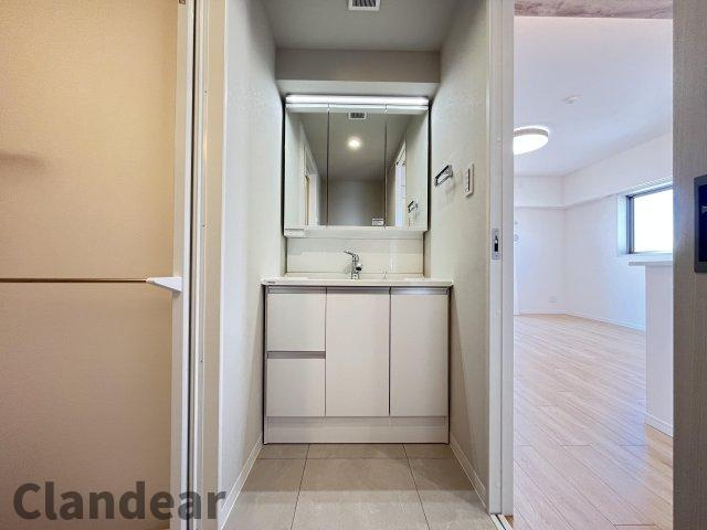 フェイム小岩レジデンスタワーの独立洗面台|ドキドキの新生活も、安心してスタート。ぴったりの住まいを見つけませんか？クランディアが一緒に住まい選びをサポートします‼　まずは、お気軽にお問合せください　＃クランディア