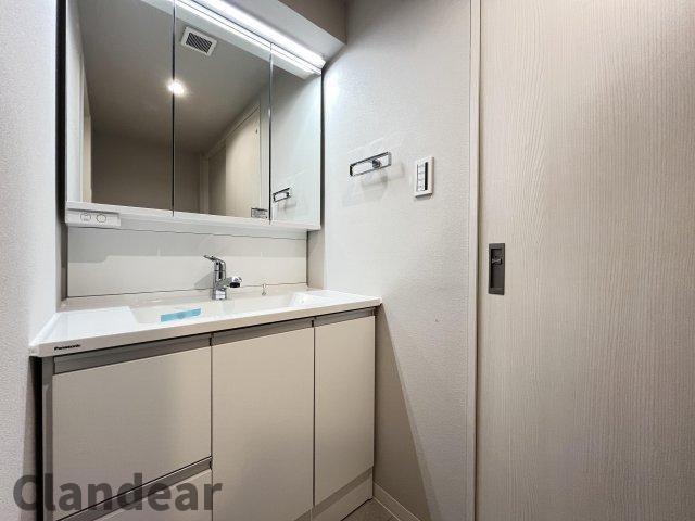 フェイム小岩レジデンスタワーの独立洗面台|ドキドキの新生活も、安心してスタート。ぴったりの住まいを見つけませんか？クランディアが一緒に住まい選びをサポートします‼　まずは、お気軽にお問合せください　＃クランディア