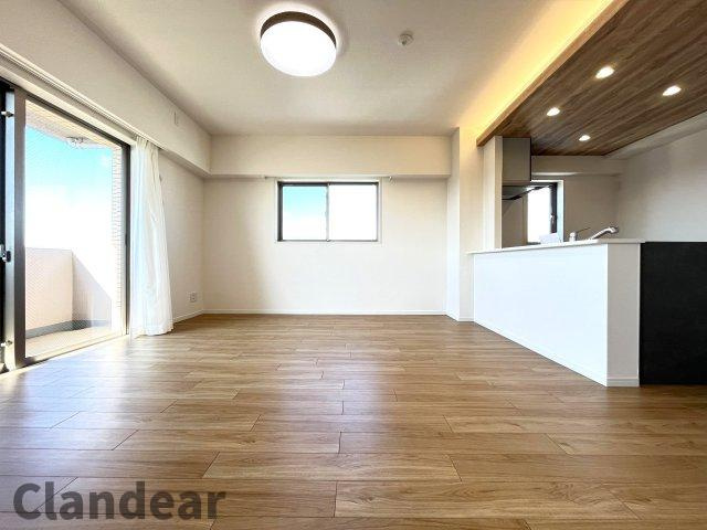 フェイム小岩レジデンスタワーの居間・リビング|ドキドキの新生活も、安心してスタート。ぴったりの住まいを見つけませんか？クランディアが一緒に住まい選びをサポートします‼　まずは、お気軽にお問合せください　＃クランディア