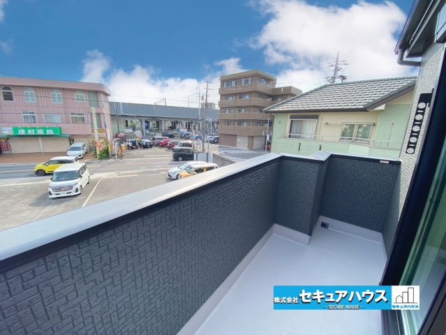 【同施工物件ご案内可能】刈谷市荒井町2丁目　全2棟の内観：施工例|【バルコニーイメージ】
◆見晴らしもよく、太陽の温かな温もりをめいっぱい受け止めてくれます。
太陽の光と爽やかな風を受けたお洗濯物はあっという間に乾き、取りこむ時には太陽の匂いを感じられそうですね。　