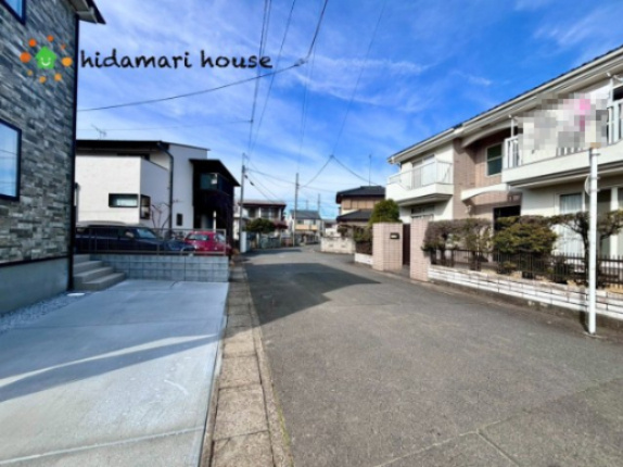 桶川市鴨川7期　新築戸建　GRACE01の前面道路含む現地写真