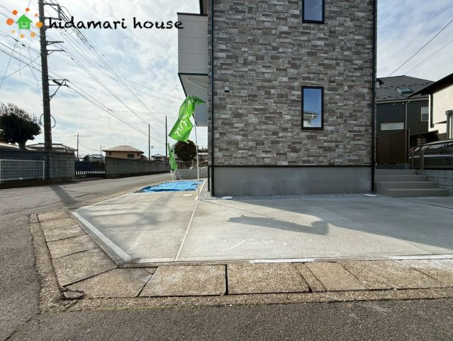 桶川市鴨川7期　新築戸建　GRACE01の前面道路含む現地写真