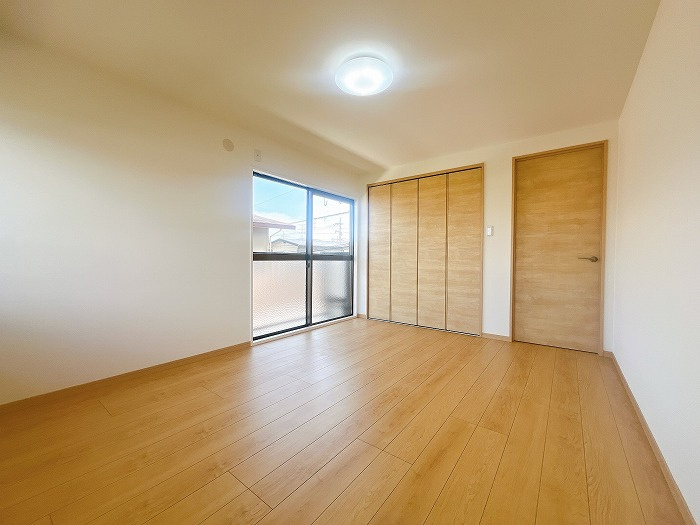 岡山市南区妹尾 中古住宅の洋室|◆2階南東側洋室6帖の様子です。