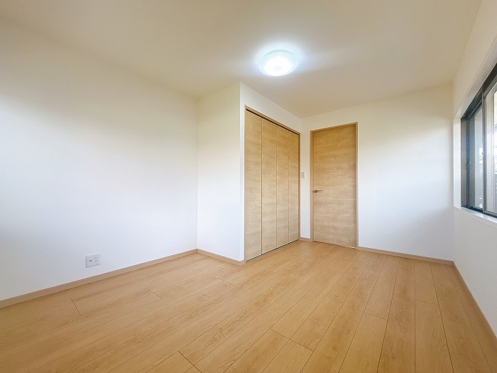 岡山市南区妹尾 中古住宅の洋室|◆2階北東側洋室5帖の様子です。