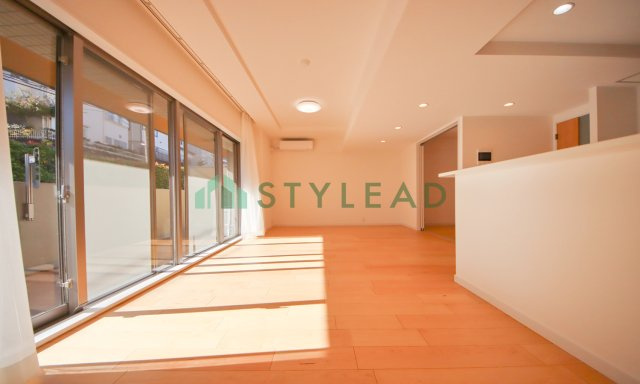 【居間・リビング】 | クレッセント上大岡ヴューズテラス