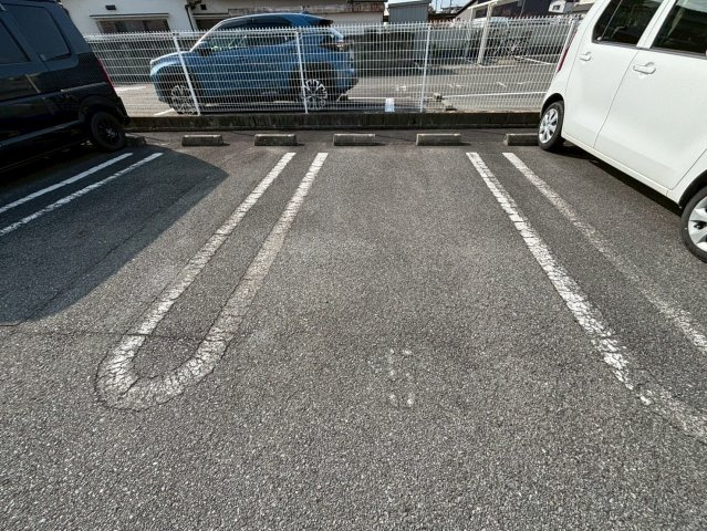 マンションマタージュの駐車場