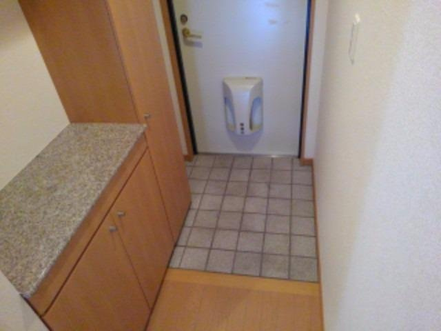 アヴェニュー東松ヶ丘の玄関|明るい玄関です