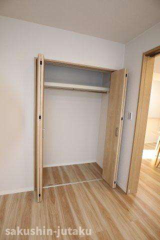 ソレイユ鷹の台の収納|洋室6.7帖のクローゼット