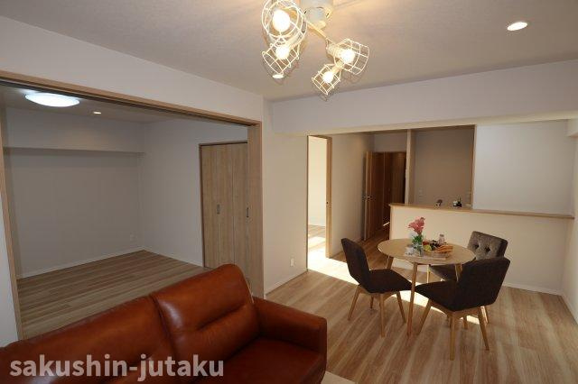 ソレイユ鷹の台の居間・リビング|14.5帖