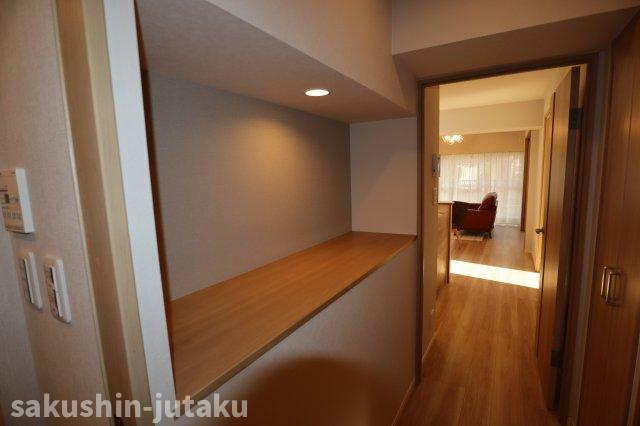 ソレイユ鷹の台のその他|廊下　収納棚としてもご利用ください！
