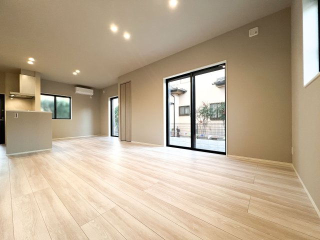 新築分譲［ミラクラスおおたかの森東］の居間・リビング|２０．７帖LDK（２０２５年１１月撮影）