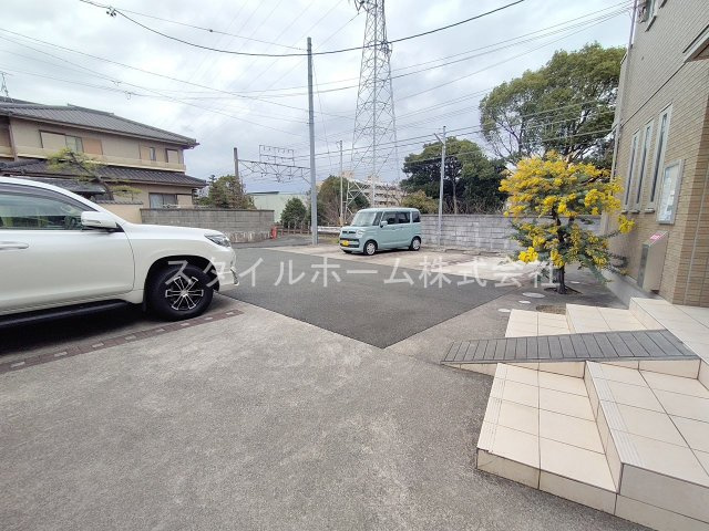 ガーデン・アカシアの駐車場