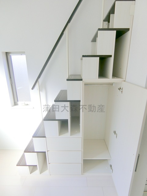 ハーモニーテラス大森東の収納|階段下収納