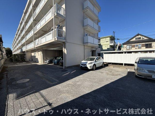 キャッスル北柏の駐車場
