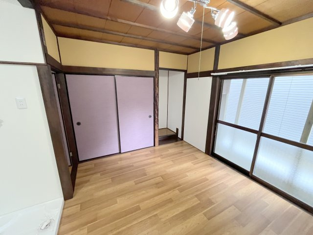 生駒市中菜畑２丁目のテラスの居間・リビング