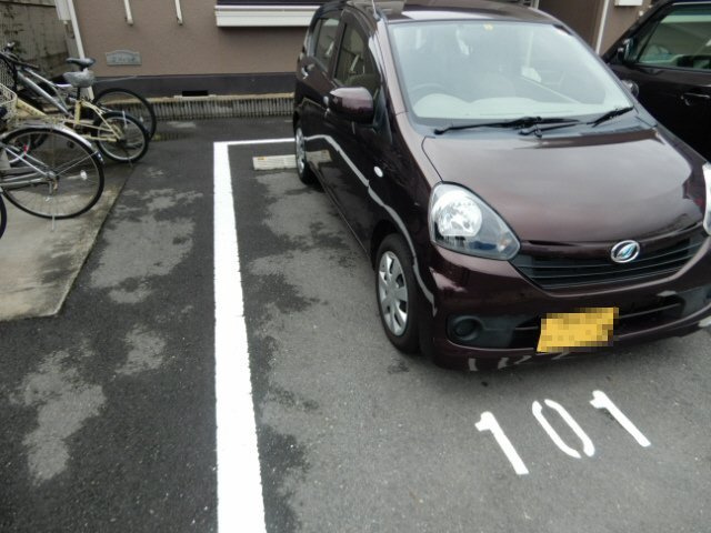 第１ハイネスの駐車場