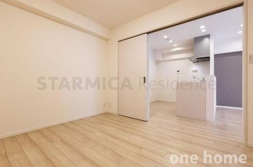 新大阪グランドハイツ2号棟の洋室|◆約5.3帖洋室（フリールーム）です！フリールームは建築基準法で定める居室の基準を満たしていませんが、実質、個室としてご使用いただけます！