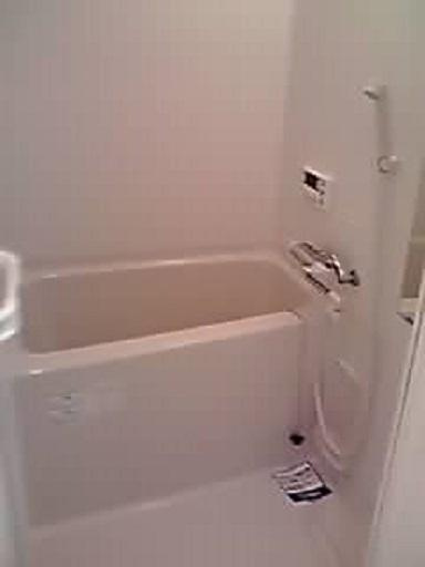 ミックコート東三国の浴室