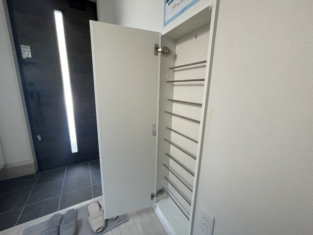 【玄関】 | 練馬区富士見台3丁目　新築一戸建住宅　全3棟　（成増店） | 埋込式スリッパラック