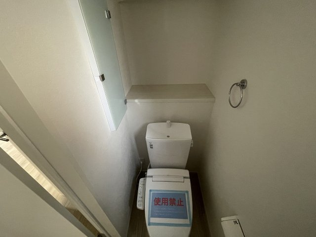 【トイレ】 | 練馬区富士見台3丁目　新築一戸建住宅　全3棟　（成増店） | 1階、2階それぞれにあるため、忙しい朝の時間帯のトイレ競争も安心です。
