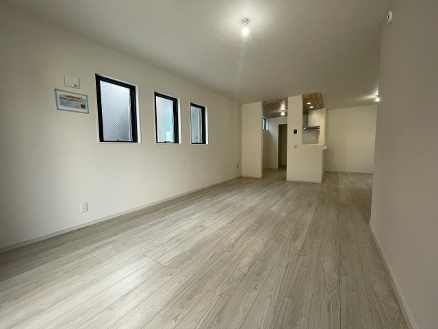 【居間・リビング】 | 練馬区富士見台3丁目　新築一戸建住宅　全3棟　（成増店） | 20帖超えの広々LDK