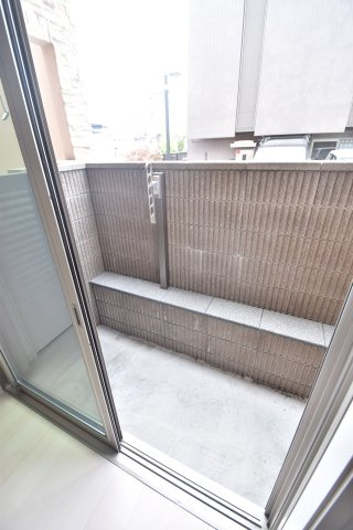 大阪市城東区蒲生２丁目のアパートのバルコニー