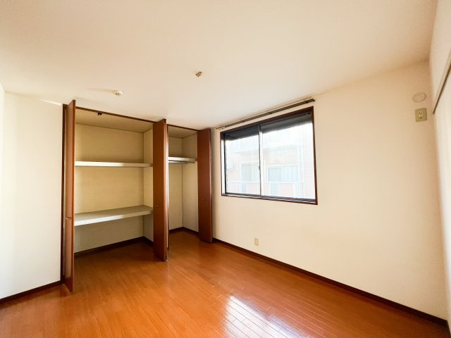 ロコモコハウスの洋室