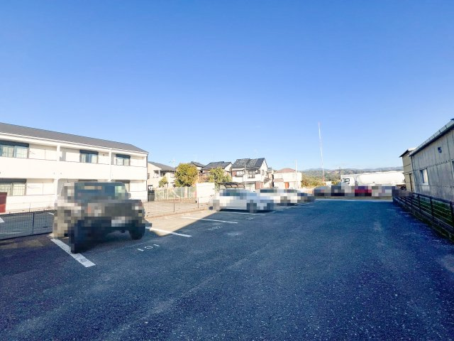 ロコモコハウスの駐車場