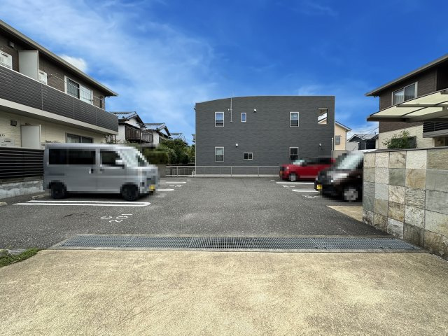 シャーメゾン フォレナ C棟の駐車場