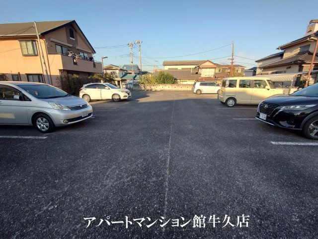 ロータスハウスの駐車場