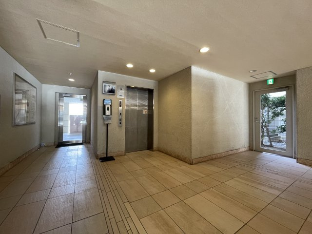 中古マンション　レジーア並木　9階　大島小・第五中のロビー|エレベーター付でお部屋までの昇り降りも安心です。