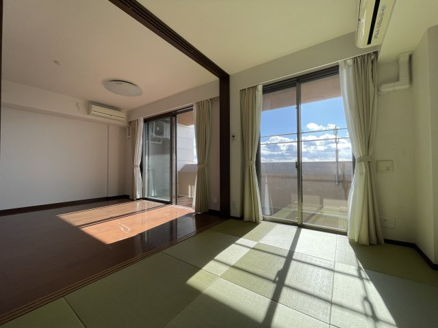 中古マンション　レジーア並木　9階　大島小・第五中の和室|南向きで陽当たりの良いリビング。9階なので人目も気になりません♪