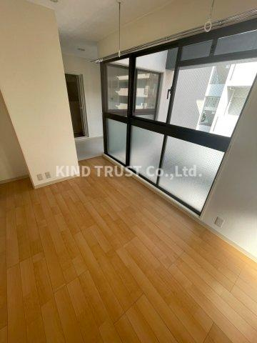 ラインハイツ瀬戸の内装|明るい色調の室内です