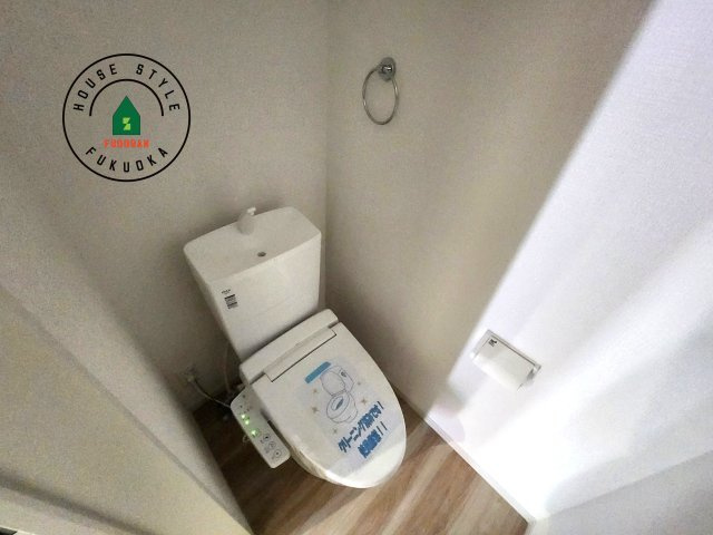糸島市潤1丁目第2-1棟（1号棟）　のトイレ|温水洗浄便座を完備しております。2ヶ所にトイレがあるのは朝の慌ただしい時間も安心です。