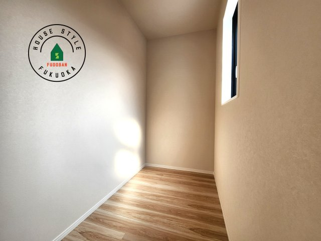 糸島市潤1丁目第2-1棟（1号棟）　の収納|洋服や大きな荷物が多い方や人数の多いご家族などは、一般的なクローゼットよりもウォークインクローゼットのほうが使い勝手が良いです。